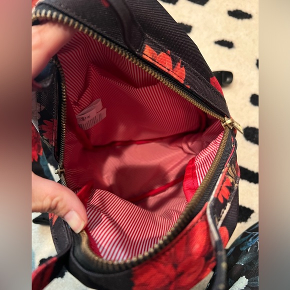 Herschel supply company nova black floral mini backpack purse exc condition - Picture 4 of 7